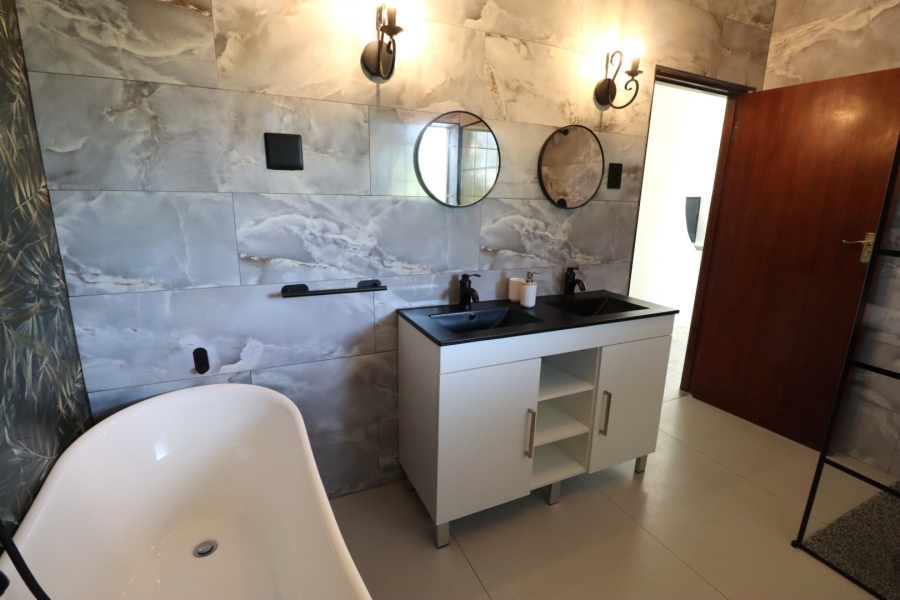 4 Bedroom Property for Sale in Amsterdamhoek Eastern Cape